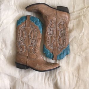 Slightly used women’s cowboy boots